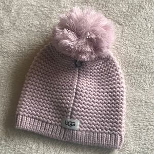 Like NEW Ugg ribbed knit beanie
